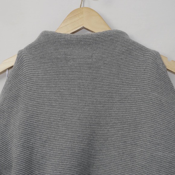 Amaryllis Cold Shoulder Gray Knit Sweater Size M - Picture 7 of 9